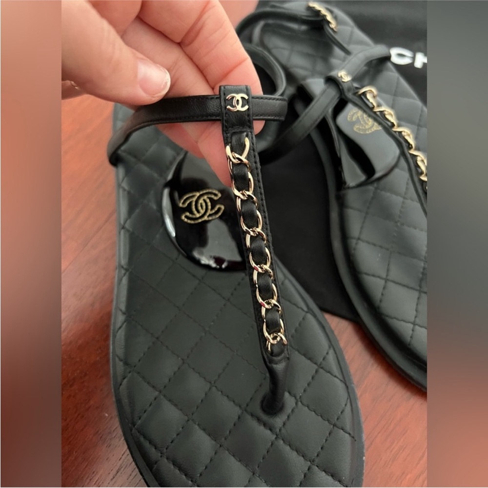 Black Chanel Interlocking CC Logo Leather T-Strap  Chain Detail Sandals - Picture 4 of 11